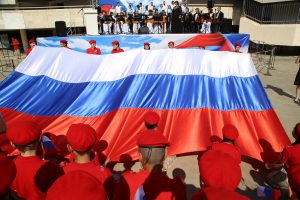 Астраханские патриоты празднуют День Государственного флага России